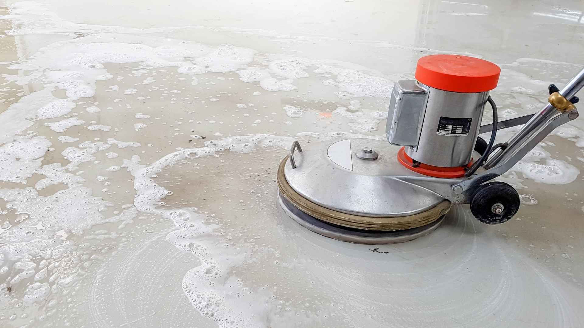 Limpieza de pisos industriales y estacionamientos